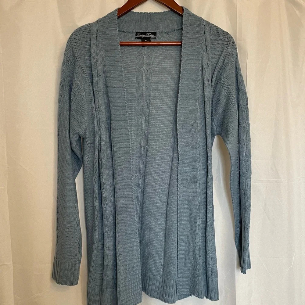EVELYN TAYLOR Women’s Blue Knit Cardigan Sweater Size Medium - Picture 3 of 13